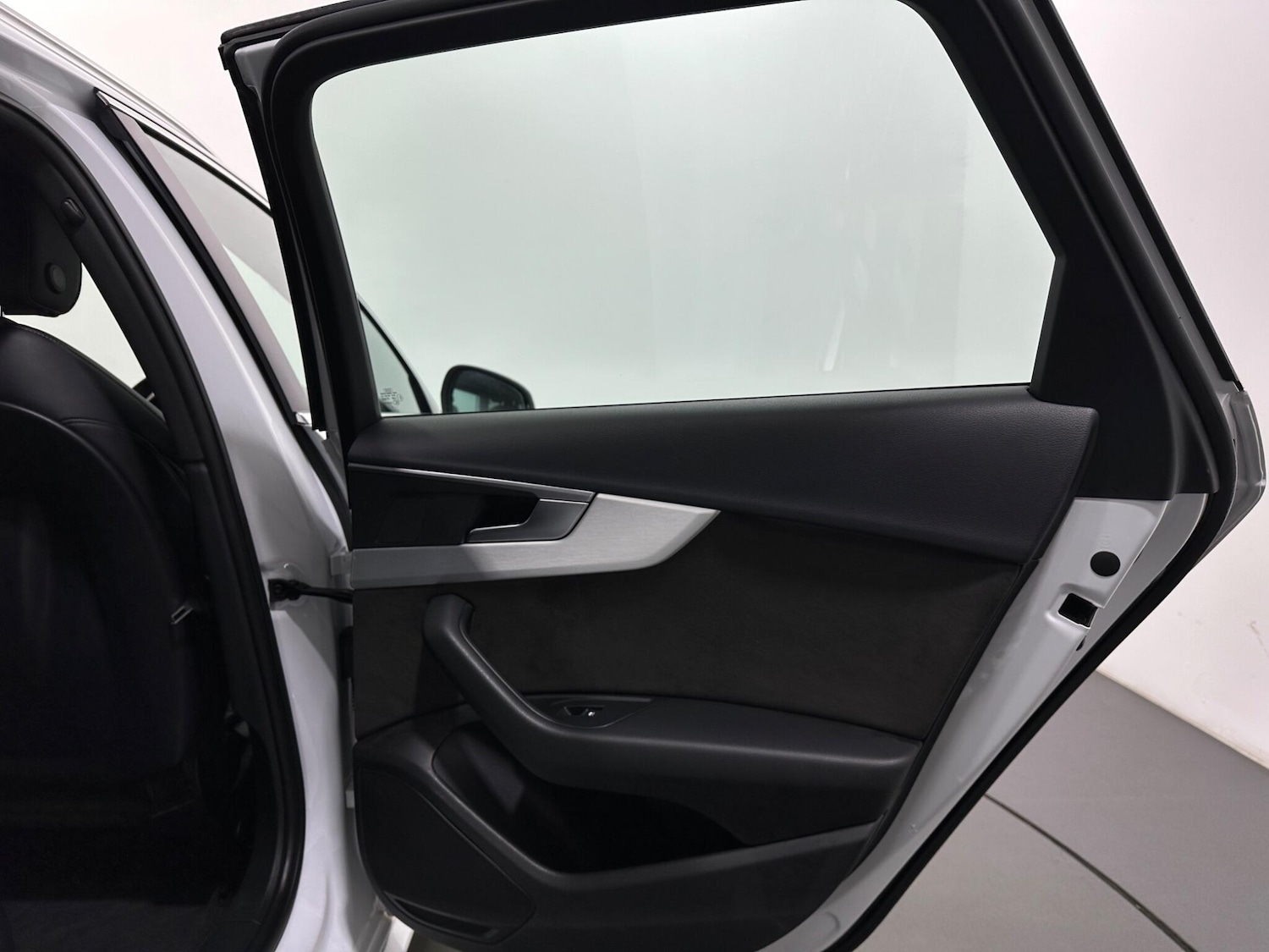 Used Audi A4 2019 for sale - 77290929: Photo 43