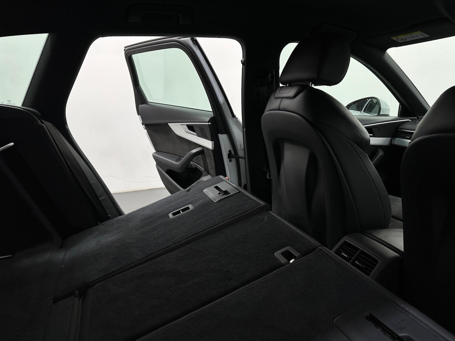 Used Audi A4 2019 for sale - 77290929: Photo 46