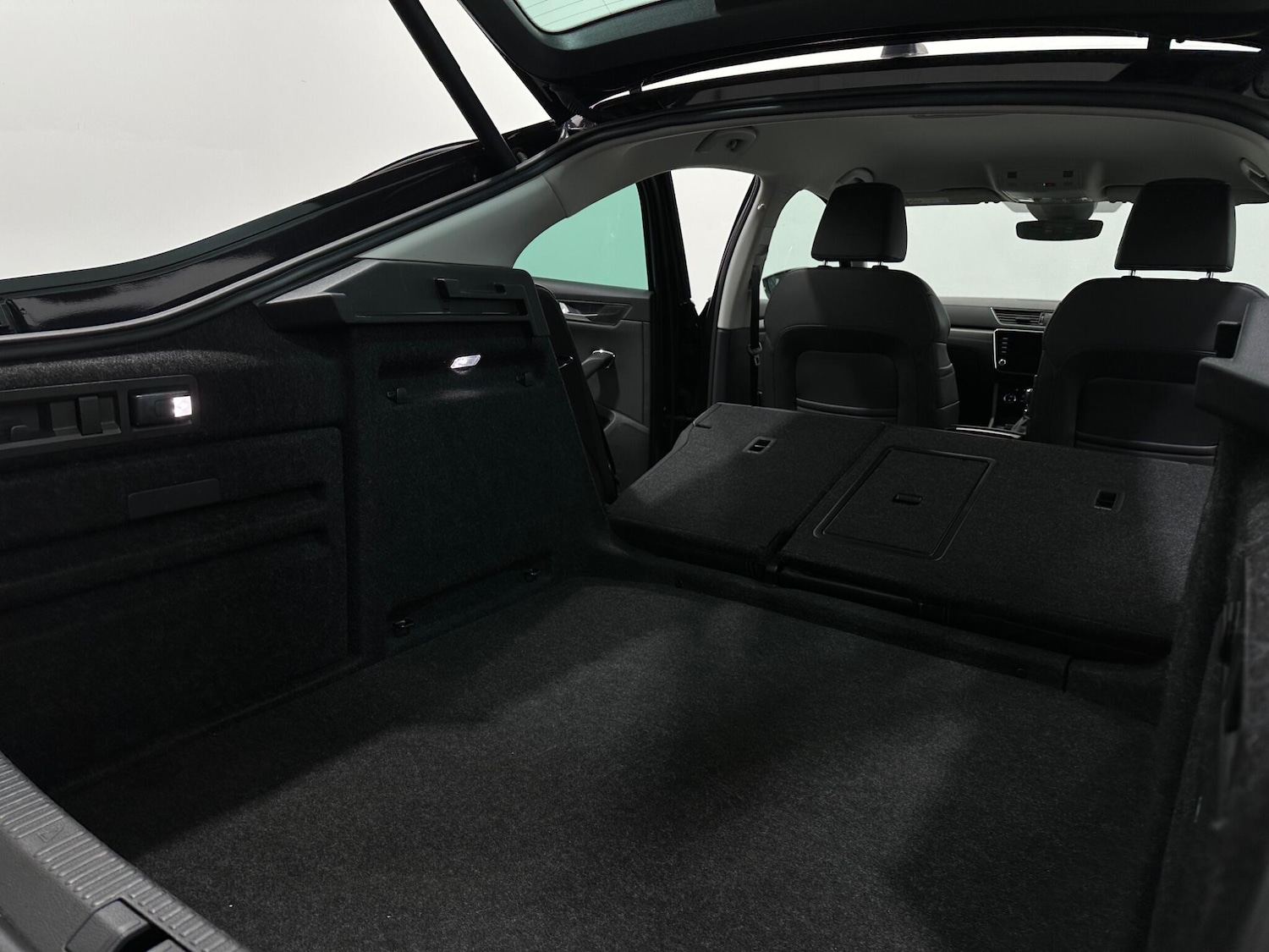 Used Skoda Superb 2019 for sale - 77053955: Photo 45