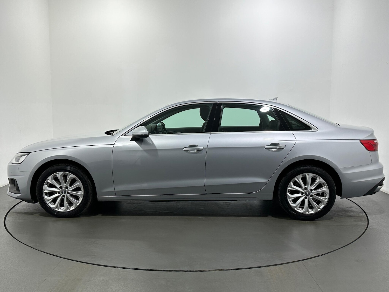 Used Audi A4 2020 for sale - 76878854: Photo 5