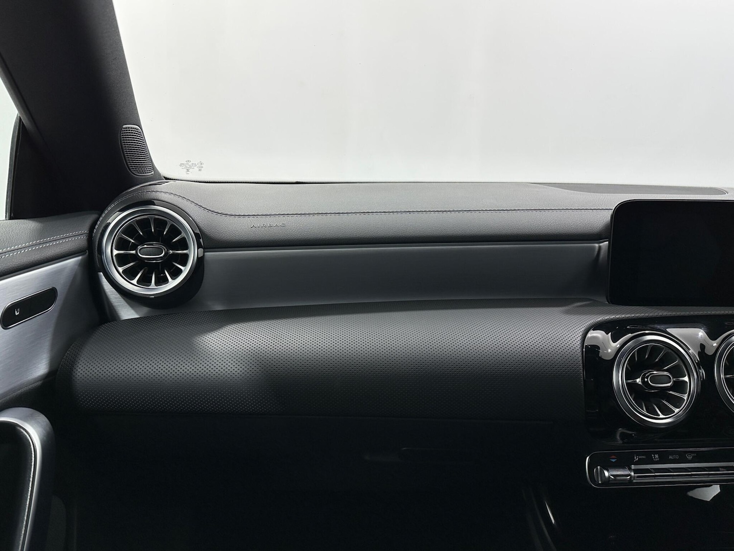 Used Mercedes-Benz CLA 2022 for sale - 77330438: Photo 31