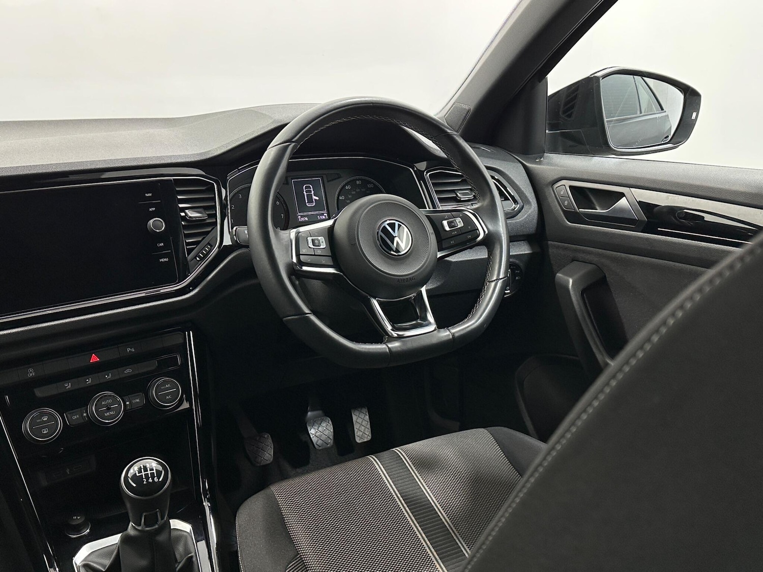 Used Volkswagen T-Roc 2022 for sale - 77387079: Photo 12