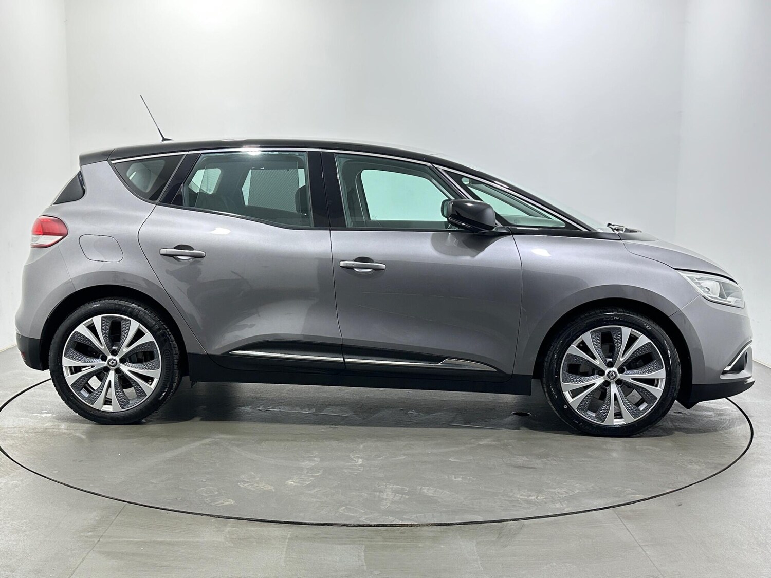 Used Renault Scenic 2017 for sale - 78156513: Photo 9