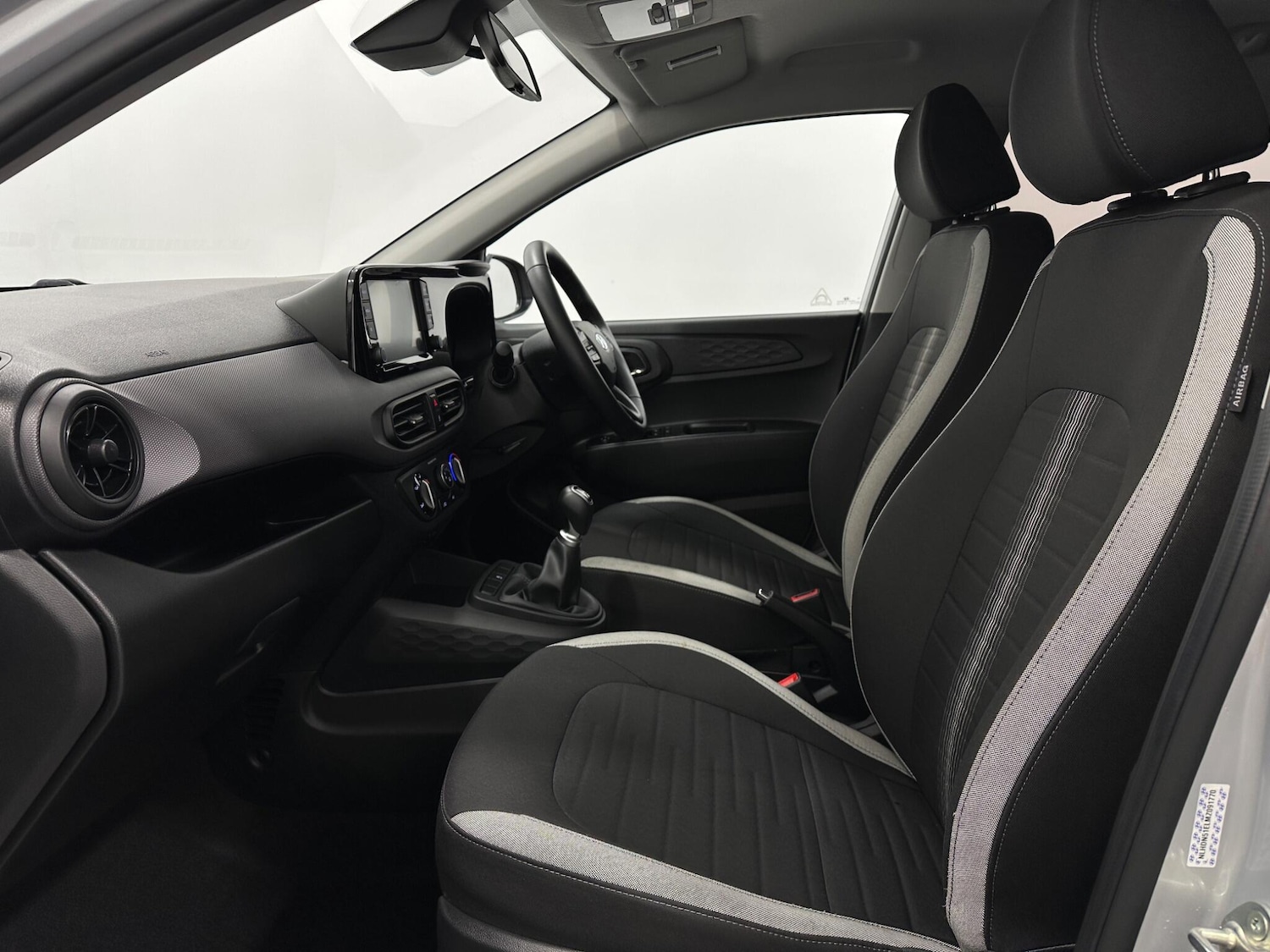 Used Hyundai i10 2021 for sale - 76913116: Photo 30