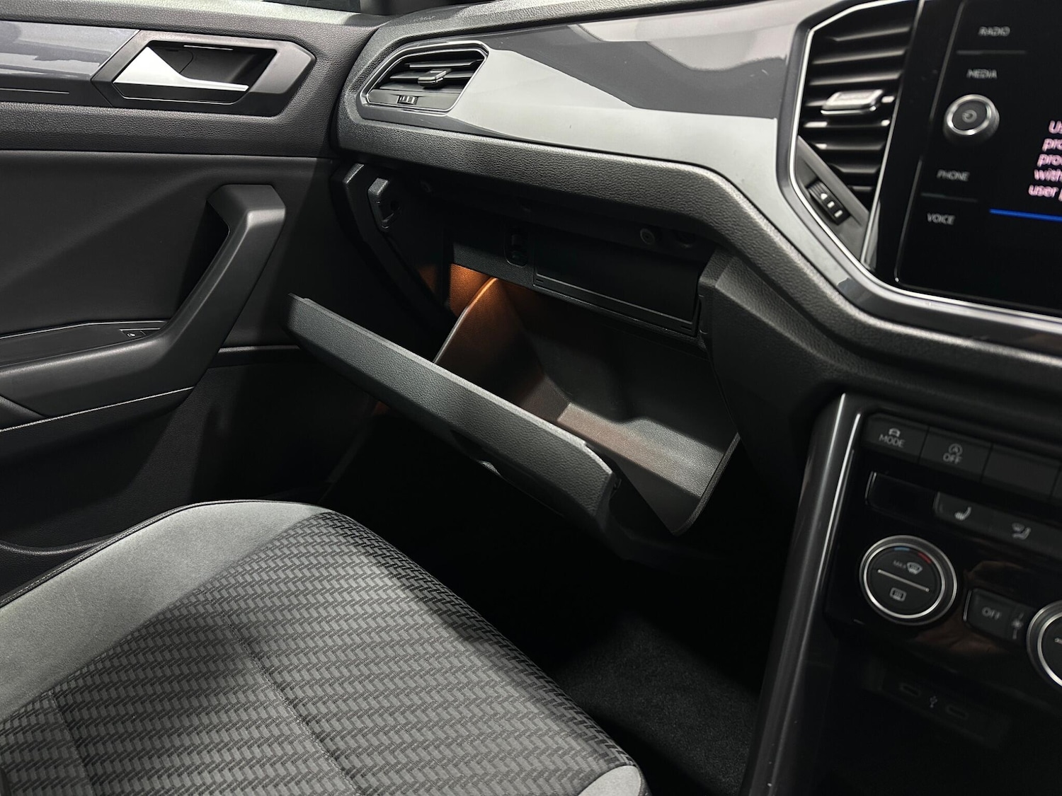 Used Volkswagen T-Roc 2021 for sale - 77097408: Photo 25