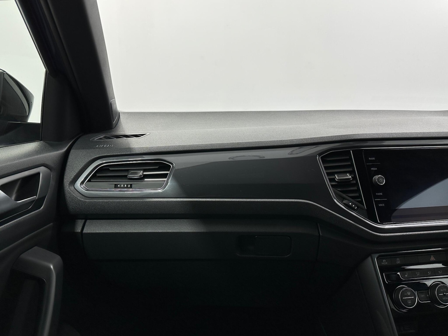 Used Volkswagen T-Roc 2021 for sale - 77097408: Photo 26