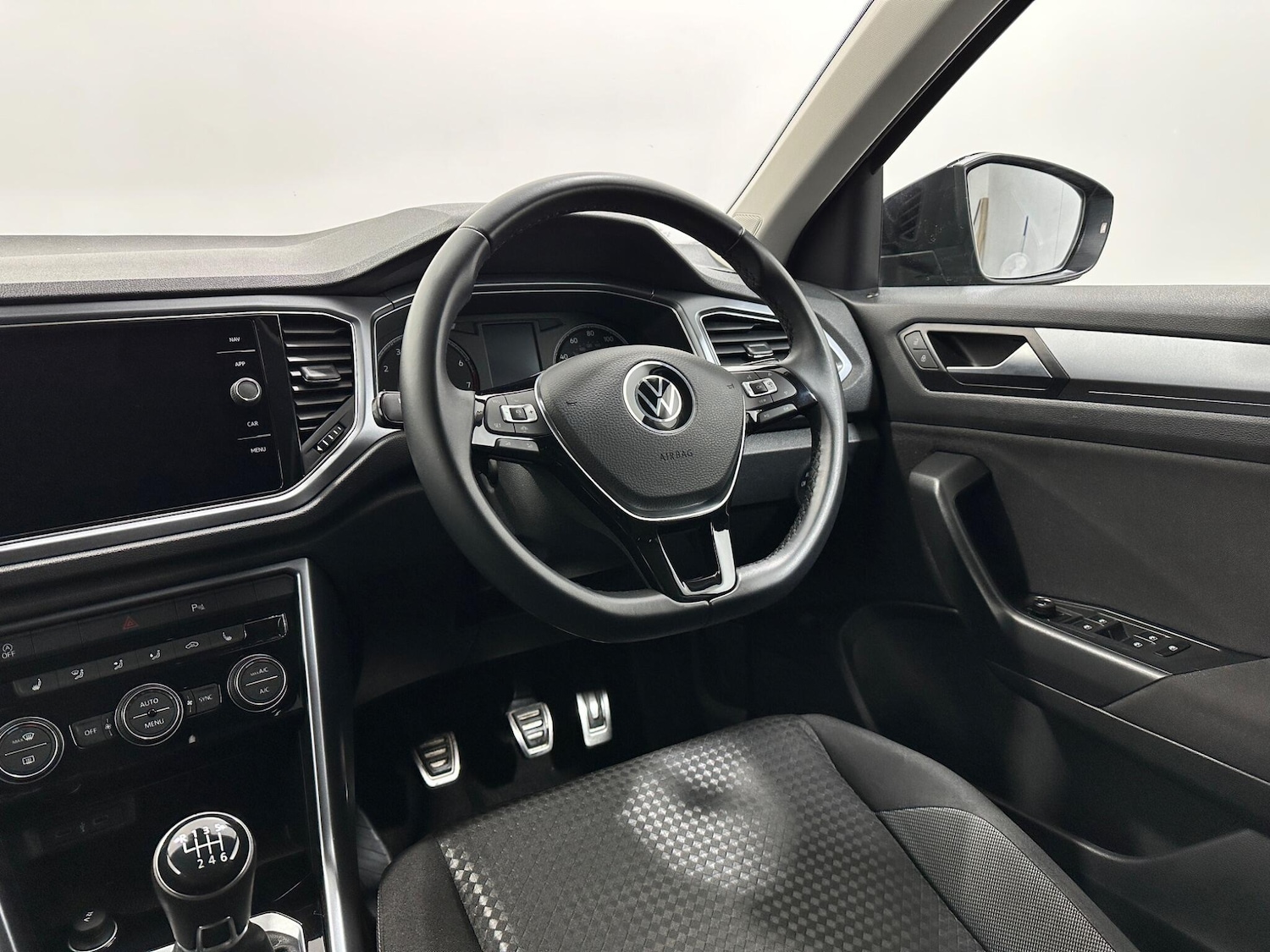 Used Volkswagen T-Roc 2022 for sale - 77633988: Photo 12