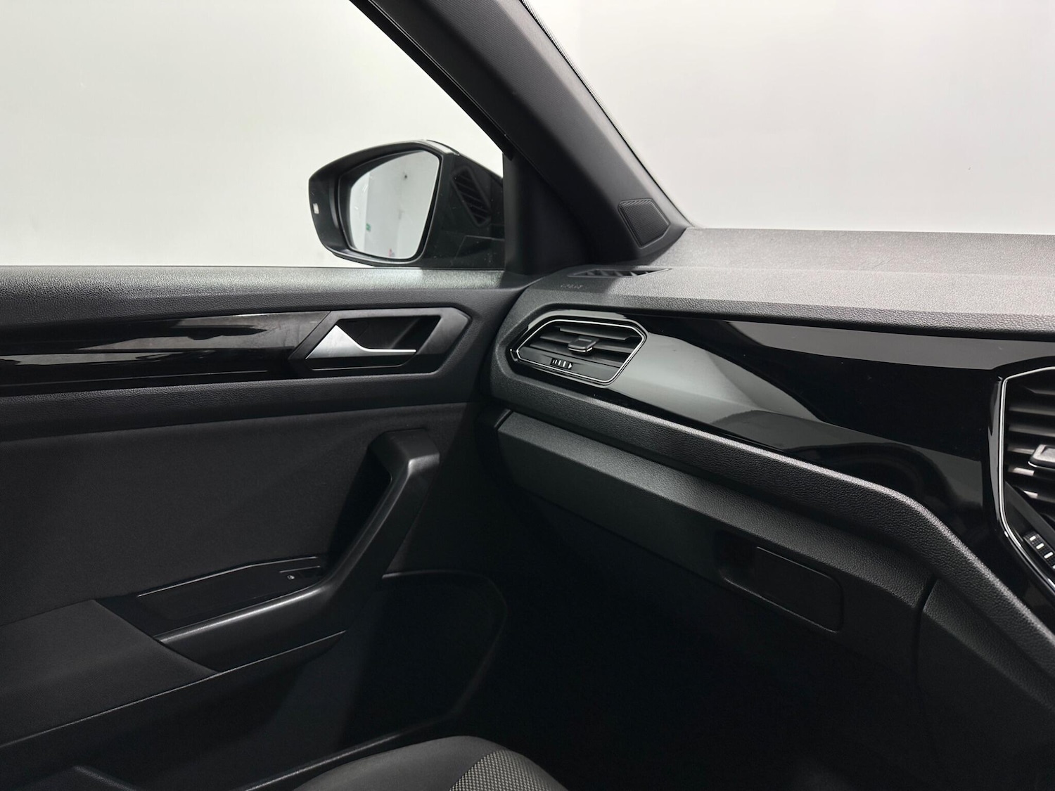 Used Volkswagen T-Roc 2021 for sale - 77131358: Photo 24