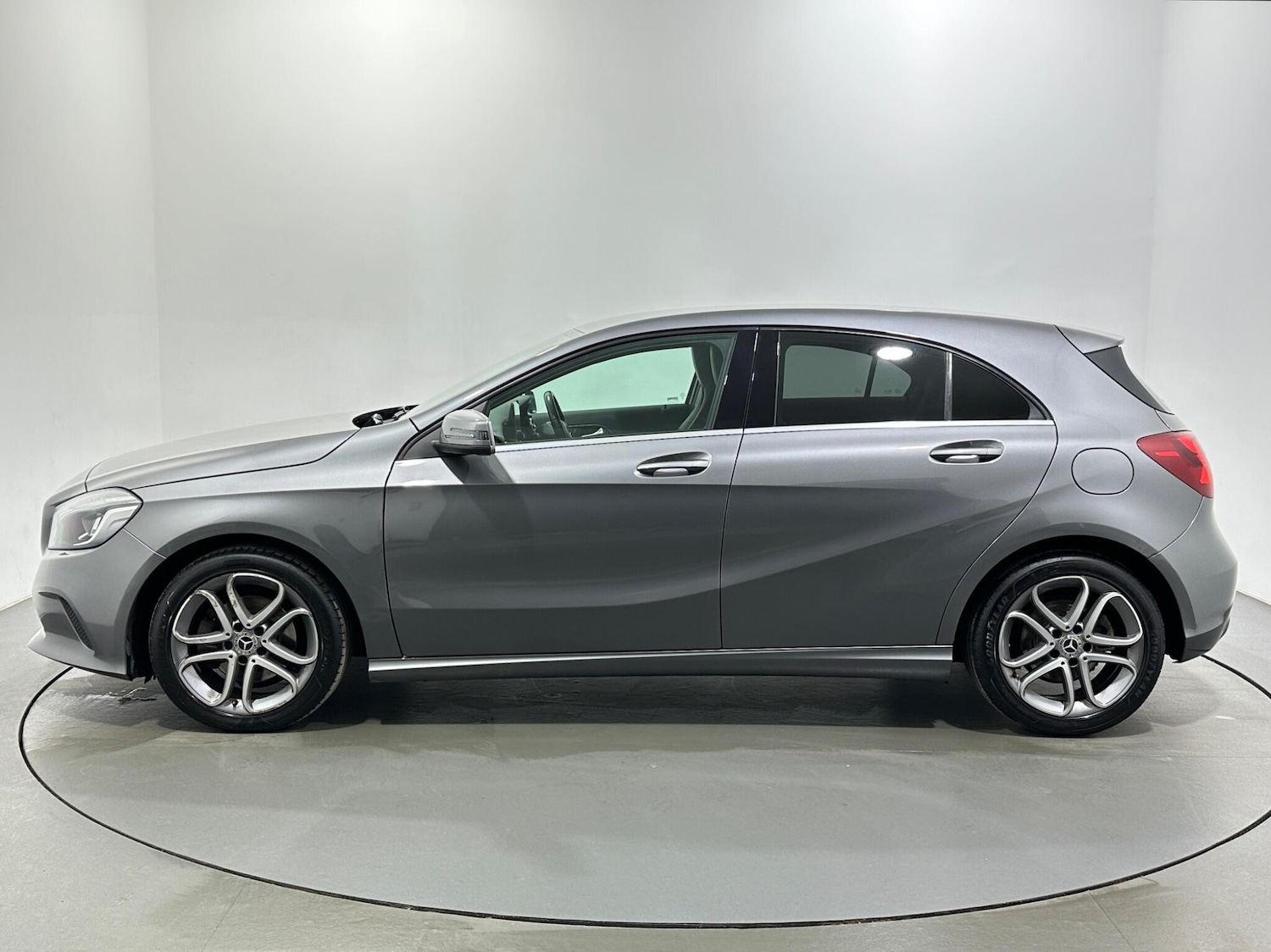 Used Mercedes-Benz A-Class 2018 for sale - 77586439: Photo 5
