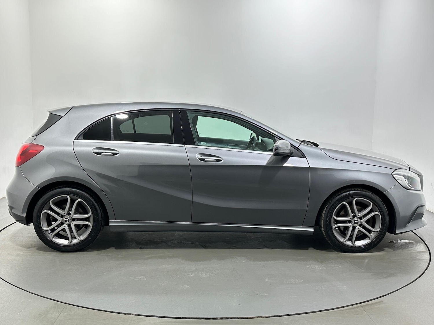 Used Mercedes-Benz A-Class 2018 for sale - 77586439: Photo 9