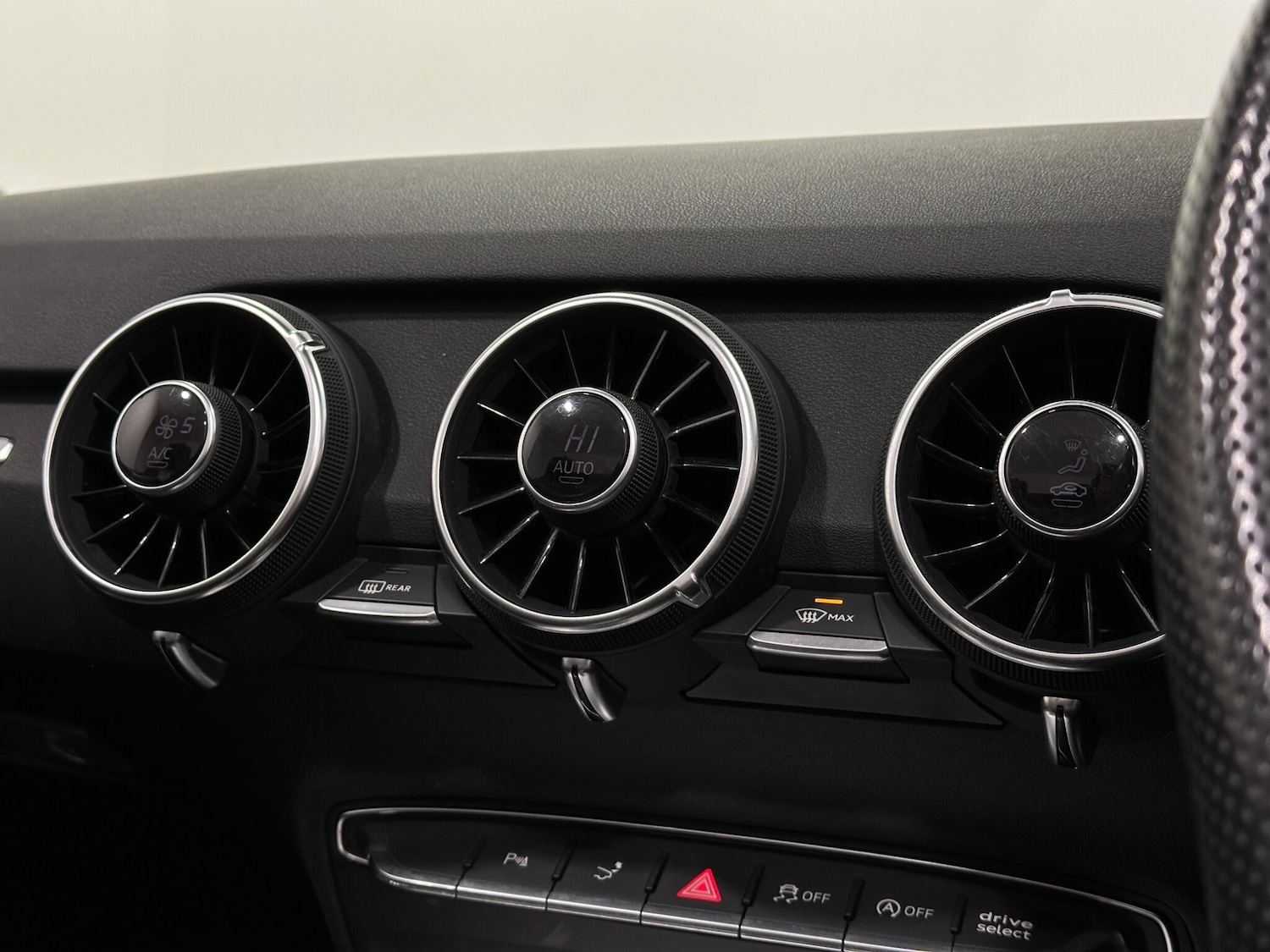 Used Audi TT 2015 for sale - 76878624: Photo 24