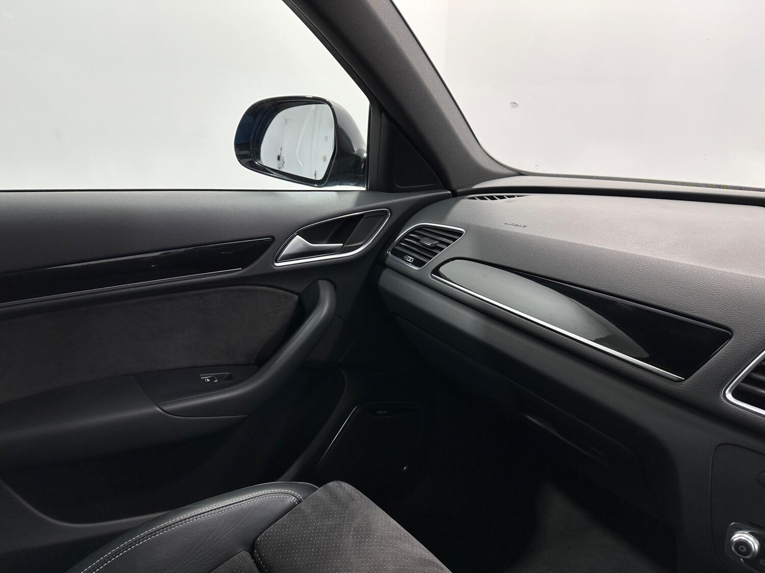 Used Audi Q3 for sale - 78214136: Photo 25