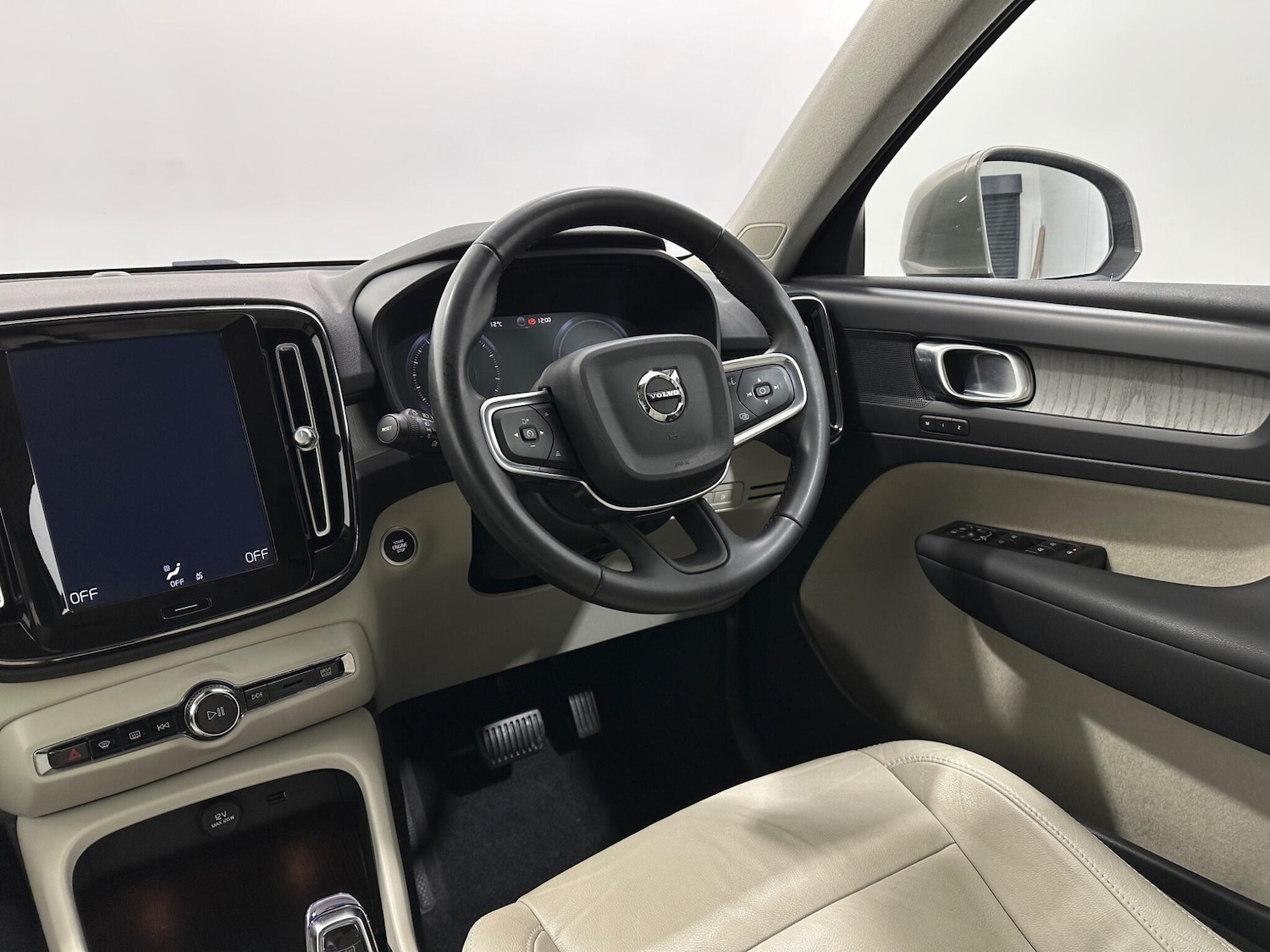 Used Volvo XC40 2021 for sale - 77238391: Photo 11