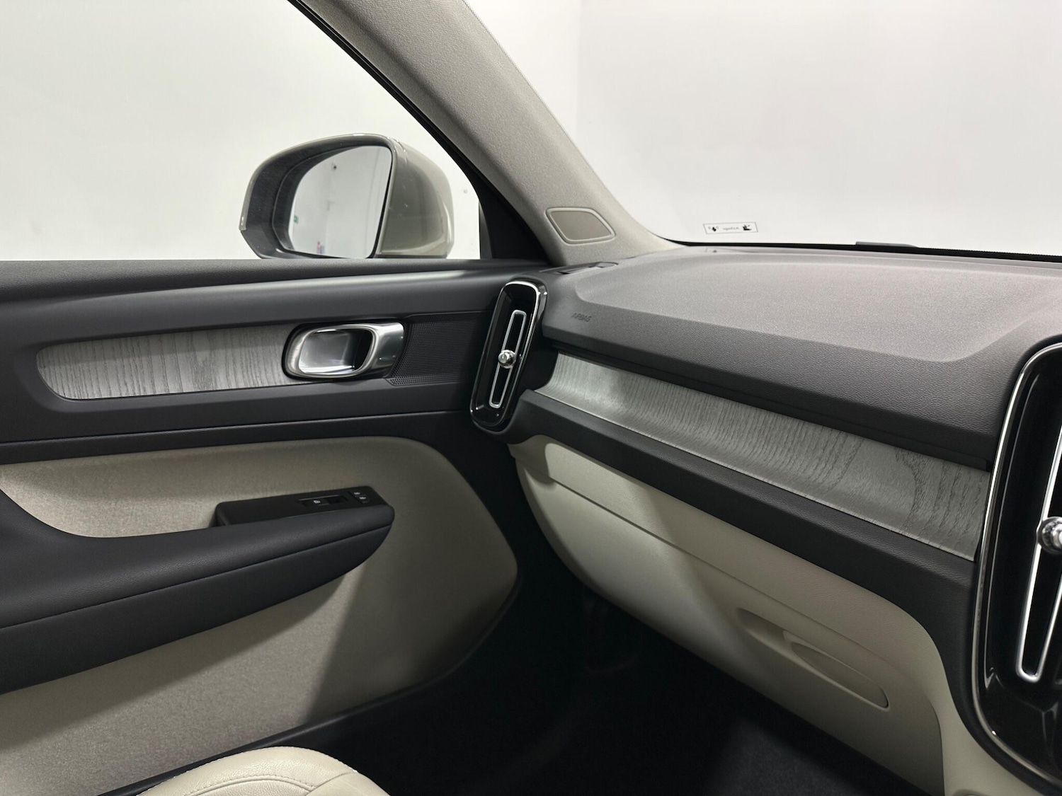 Used Volvo XC40 2021 for sale - 77238391: Photo 25