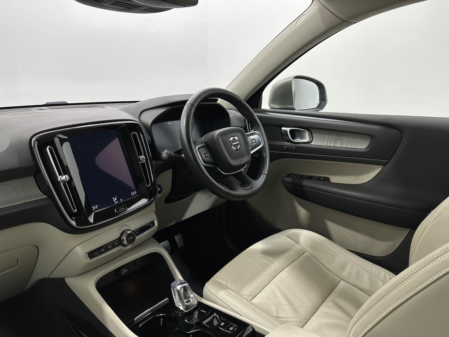 Used Volvo XC40 2021 for sale - 77238391: Photo 29