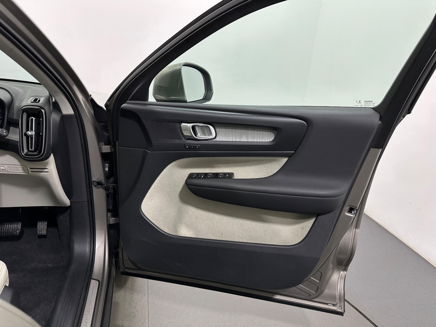 Used Volvo XC40 2021 for sale - 77238391: Photo 32