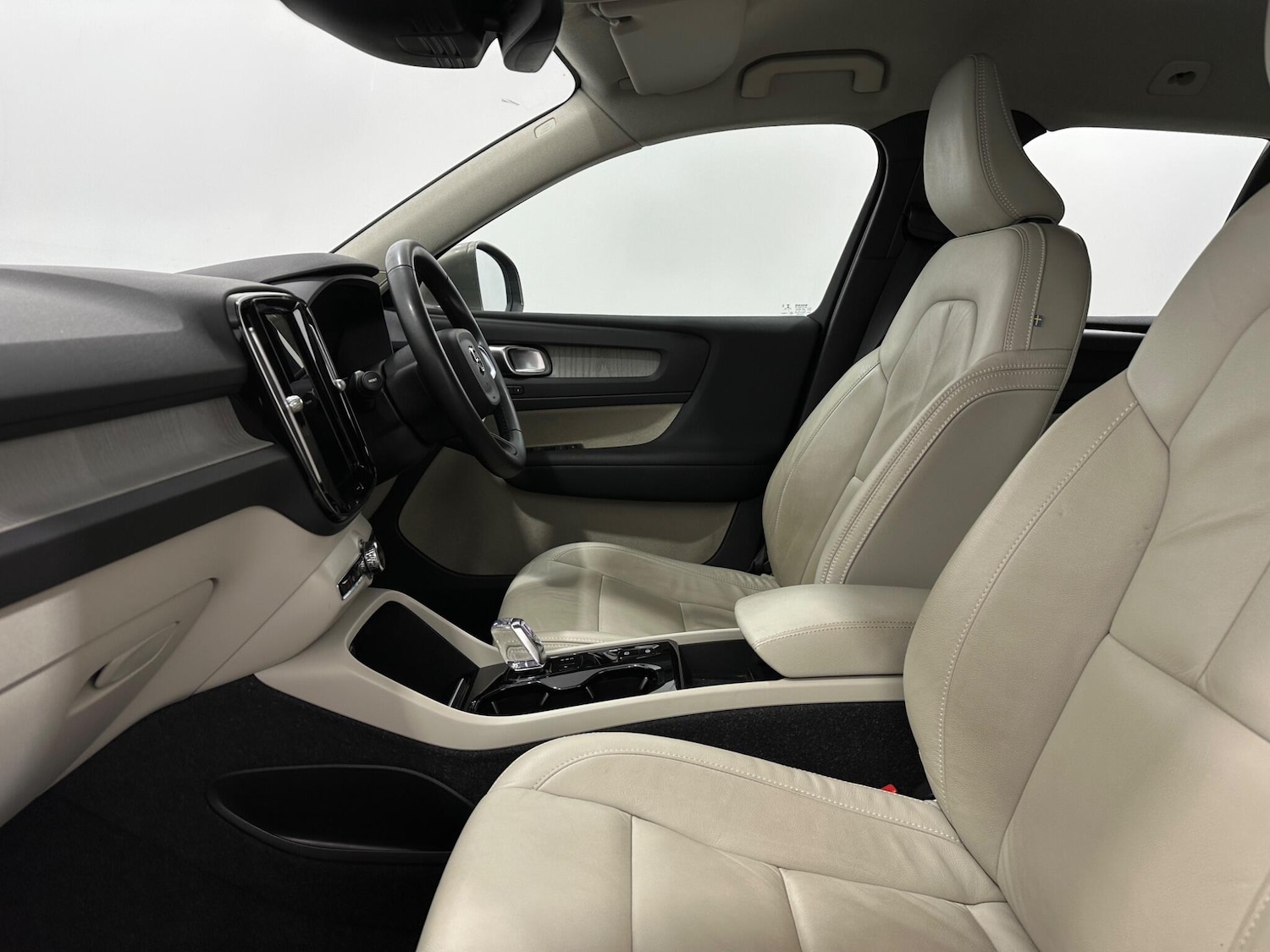 Used Volvo XC40 2021 for sale - 77238391: Photo 33