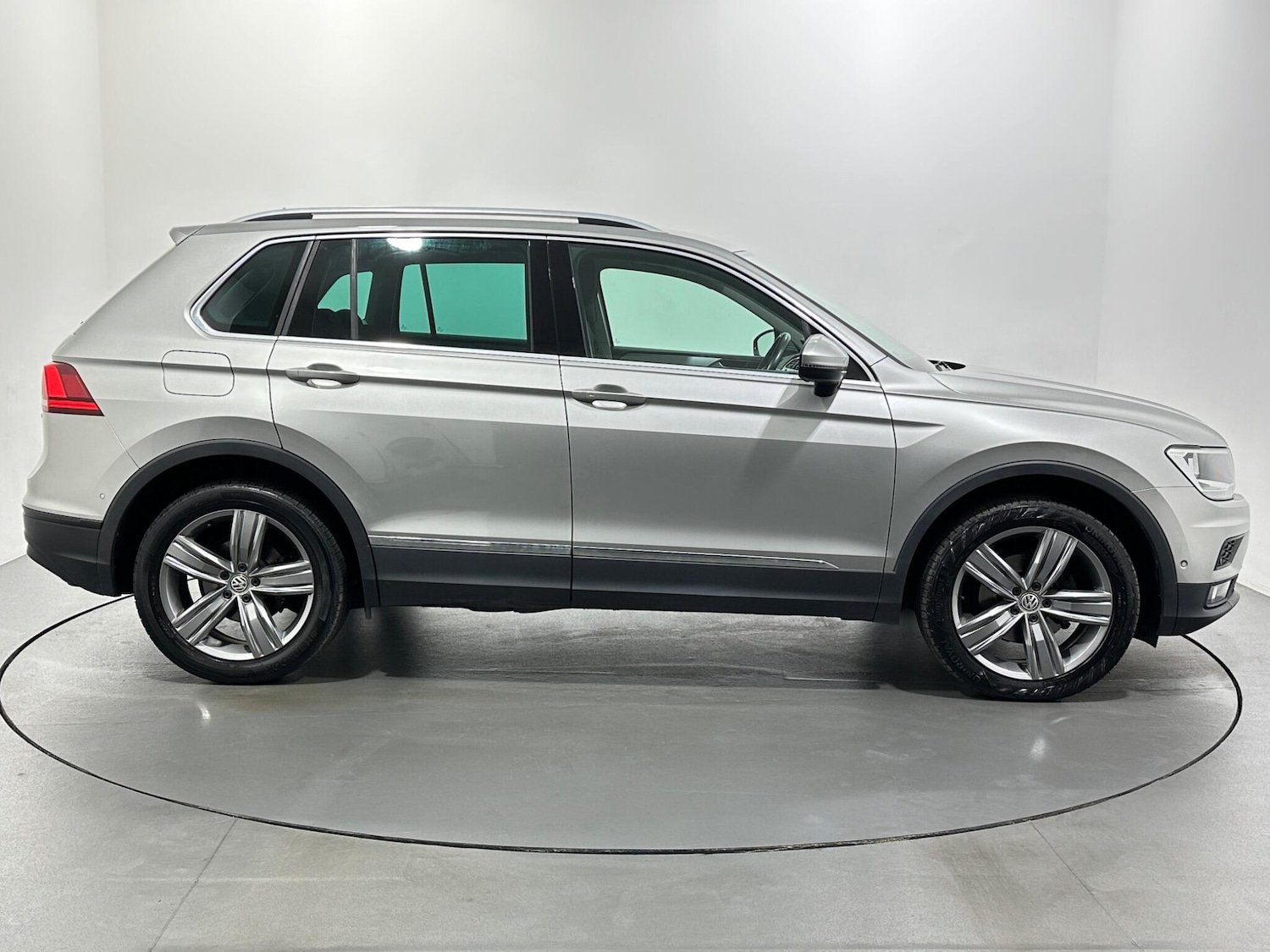 Used Volkswagen Tiguan 2019 for sale - 76878558: Photo 9