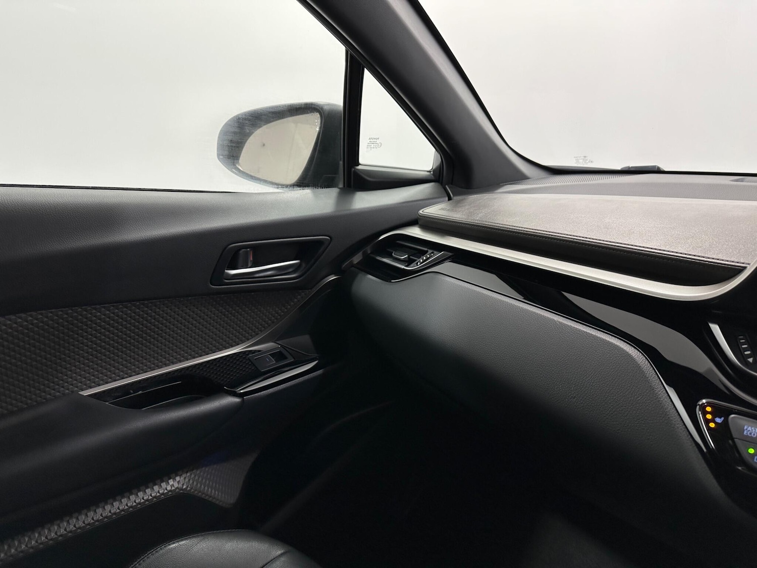 Used Toyota C-HR for sale - 77191943: Photo 23