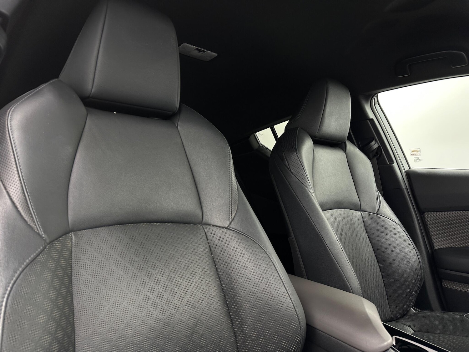 Used Toyota C-HR for sale - 77191943: Photo 29