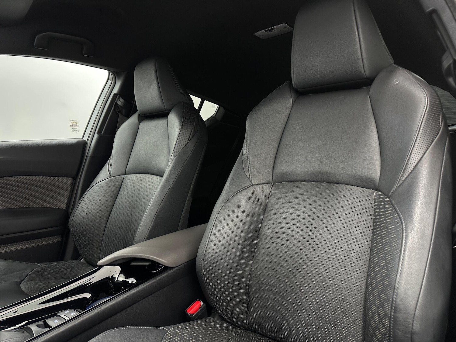 Used Toyota C-HR for sale - 77191943: Photo 32