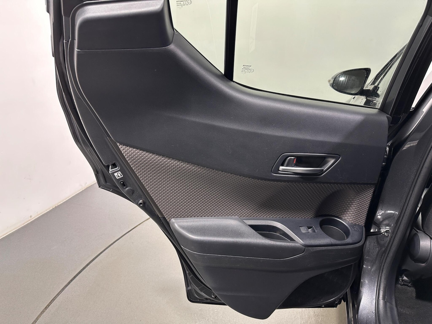 Used Toyota C-HR for sale - 77191943: Photo 36