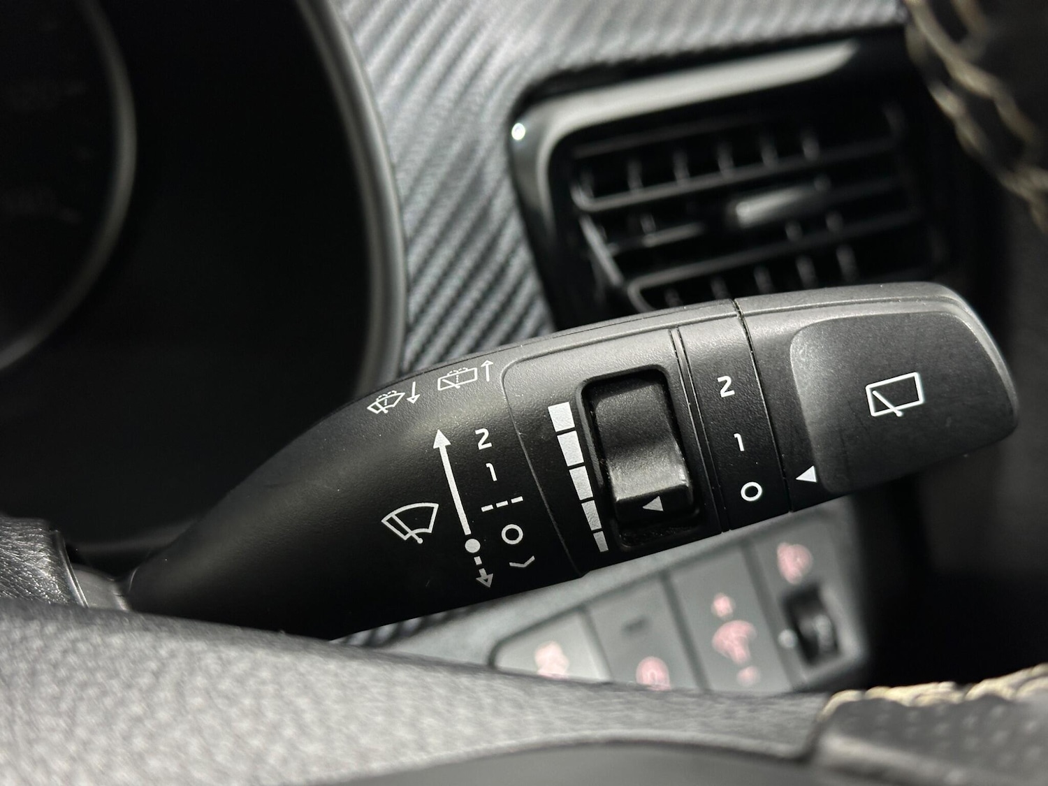 Used Kia Stonic 2022 for sale - 76878946: Photo 15