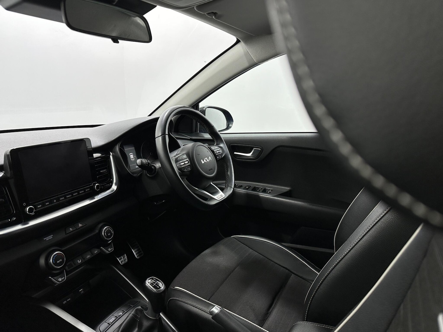 Used Kia Stonic 2022 for sale - 76878946: Photo 25