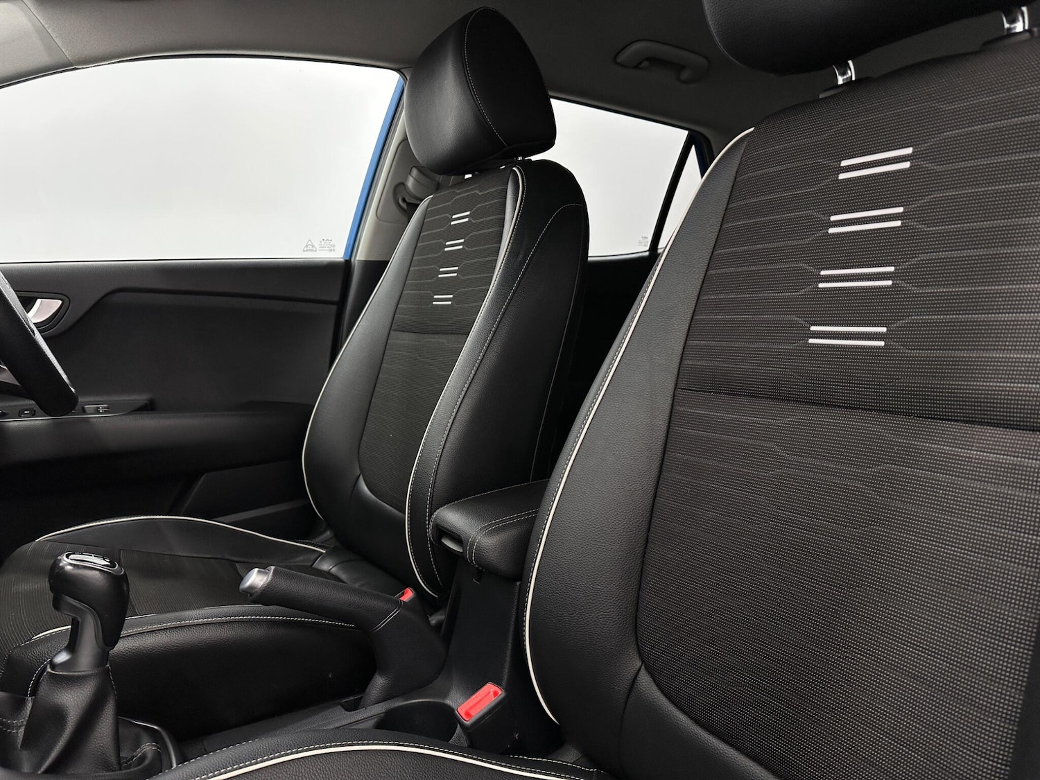 Used Kia Stonic 2022 for sale - 76878946: Photo 31