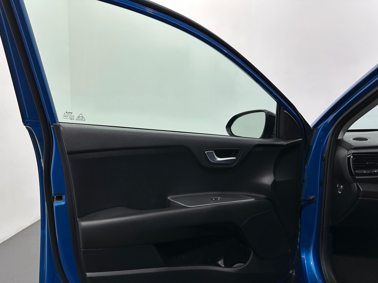 Used Kia Stonic 2022 for sale - 76878946: Photo 33