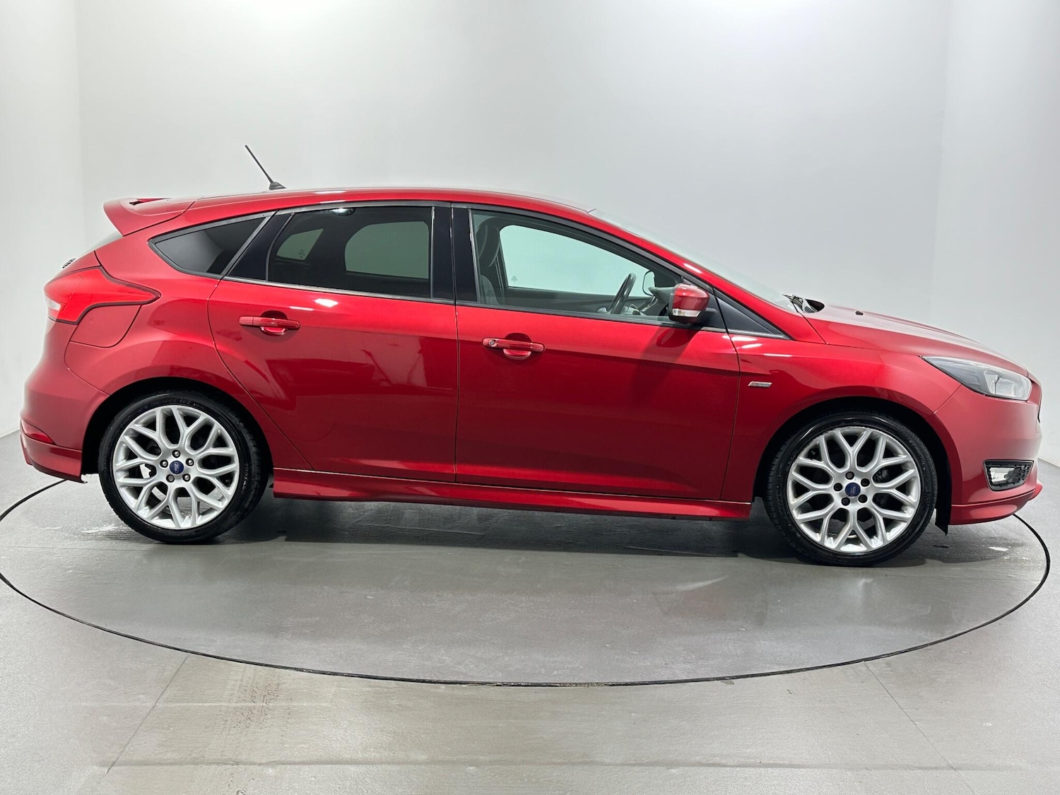Used Ford Focus 2018 for sale - 76878543: Photo 9