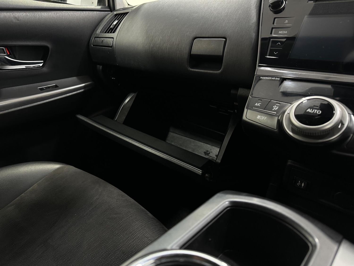 Used Toyota Prius+ 2019 for sale - 77102046: Photo 25