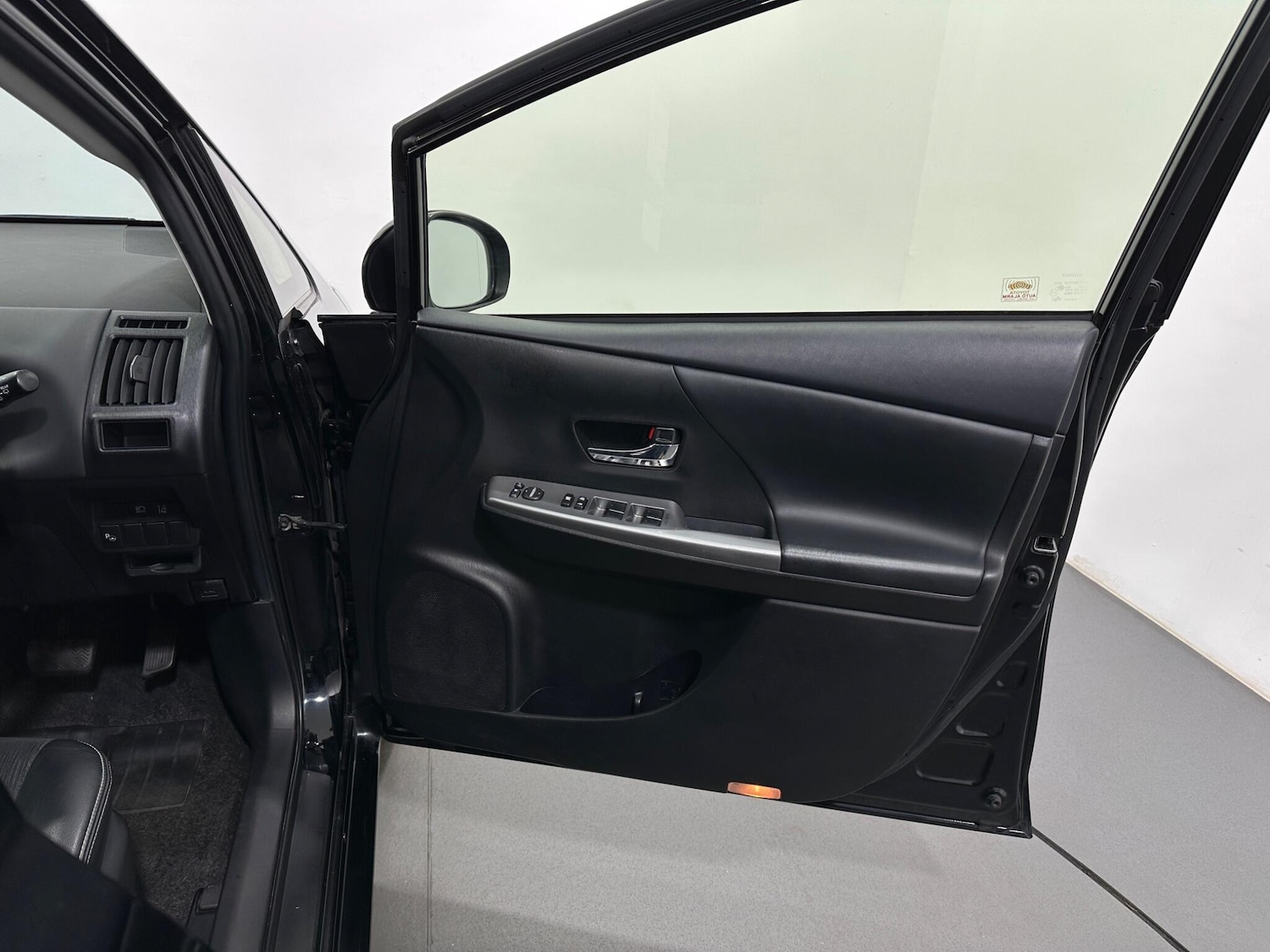 Used Toyota Prius+ 2019 for sale - 77102046: Photo 31