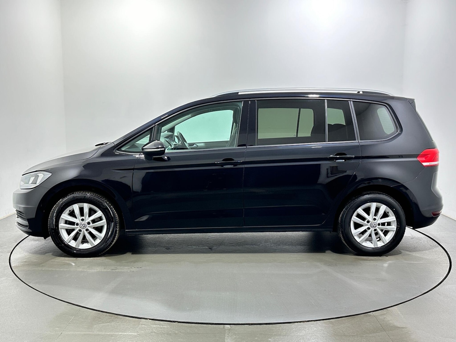 Used Volkswagen Touran 2019 for sale - 77705053: Photo 5