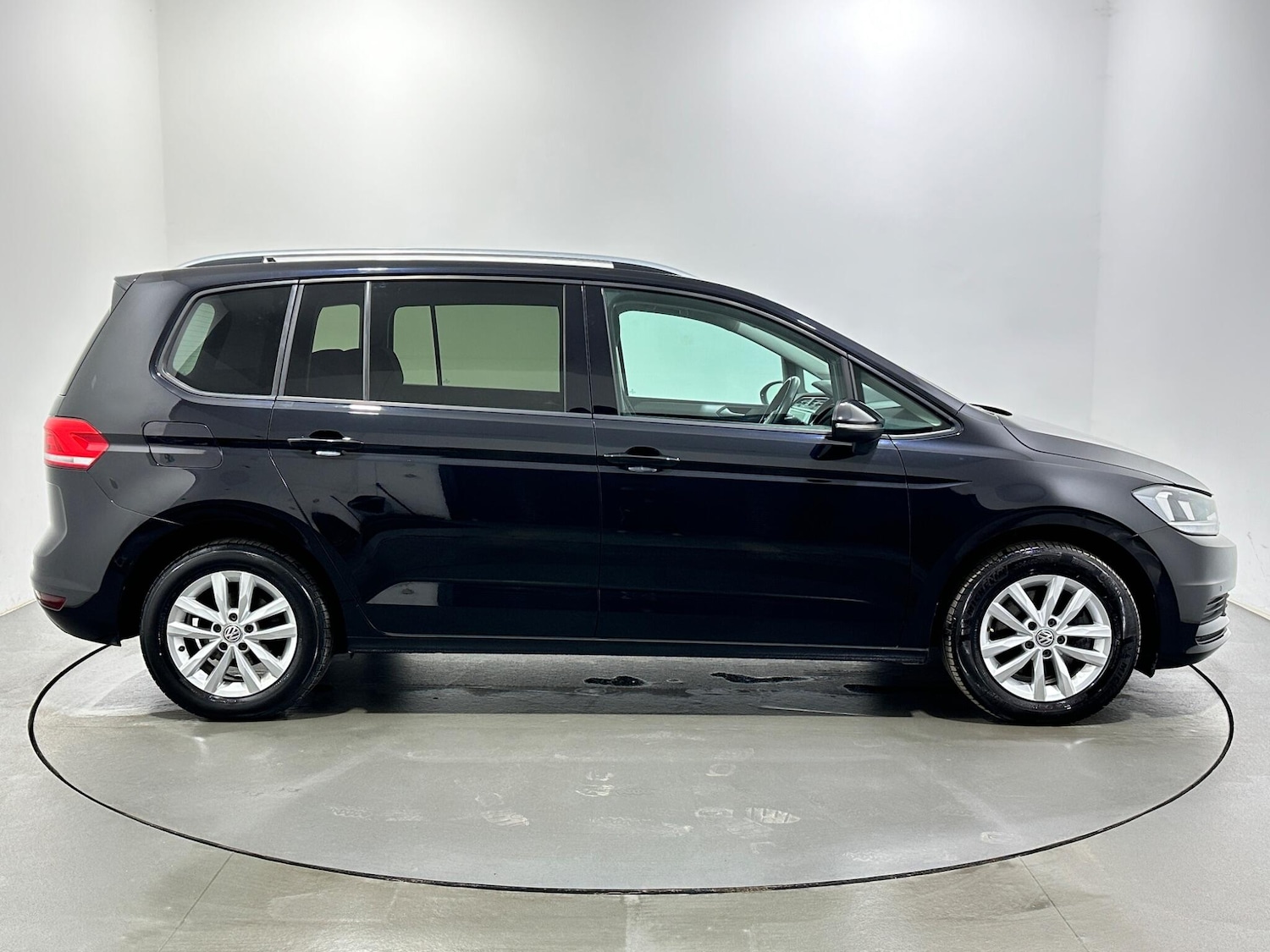 Used Volkswagen Touran 2019 for sale - 77705053: Photo 9