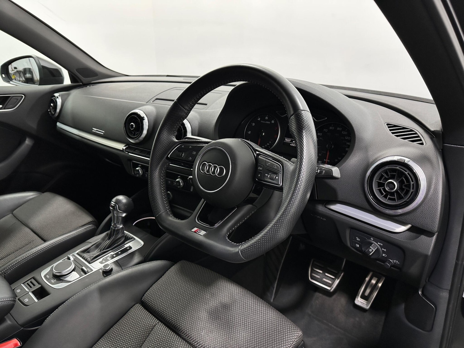 Used Audi A3 2018 for sale - 77670304: Photo 10