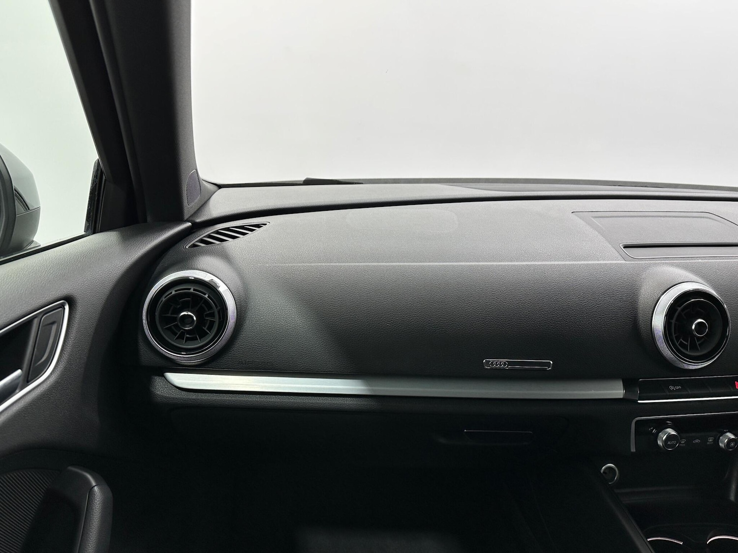 Used Audi A3 2018 for sale - 77670304: Photo 28