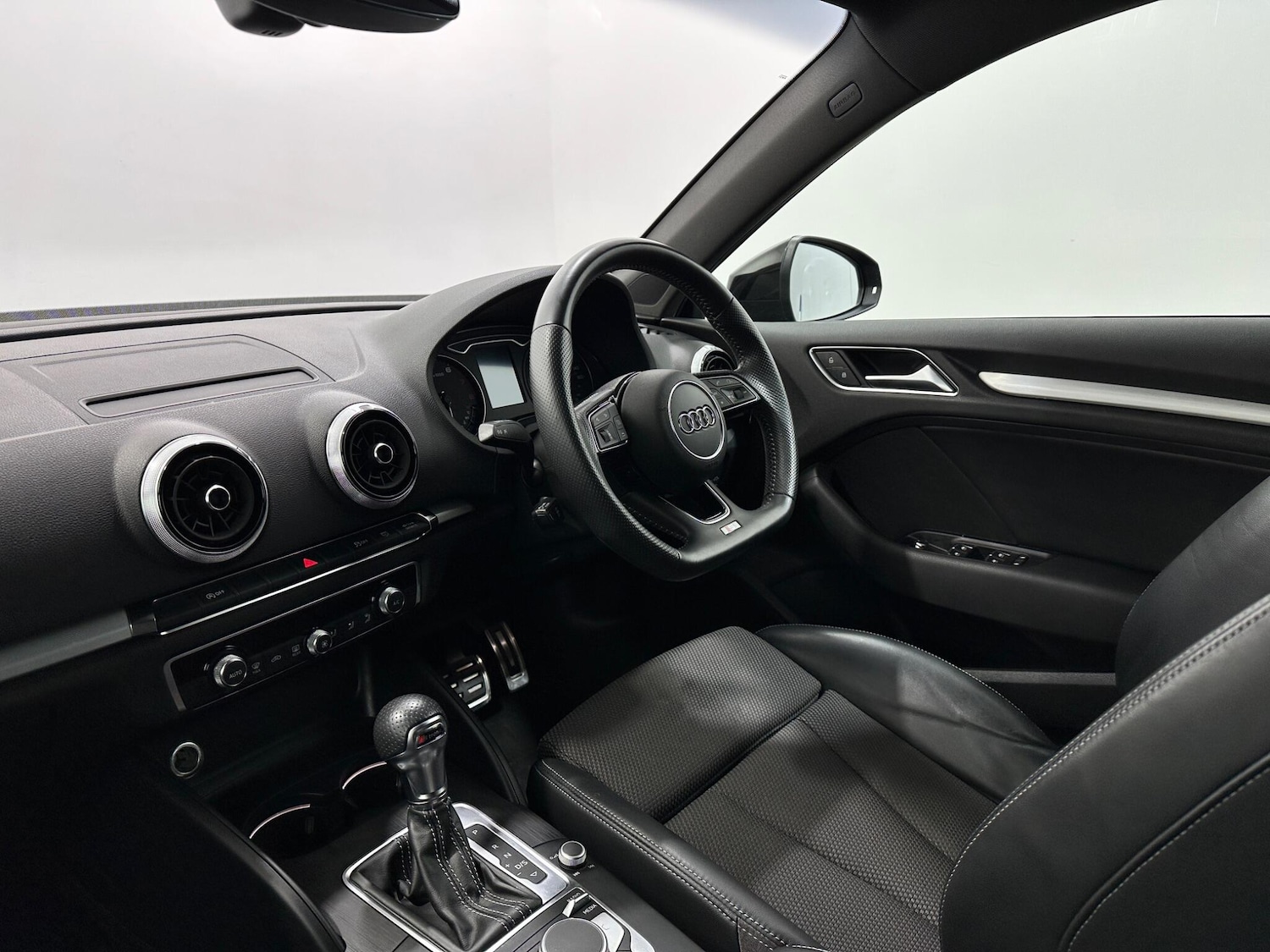 Used Audi A3 2018 for sale - 77670304: Photo 30