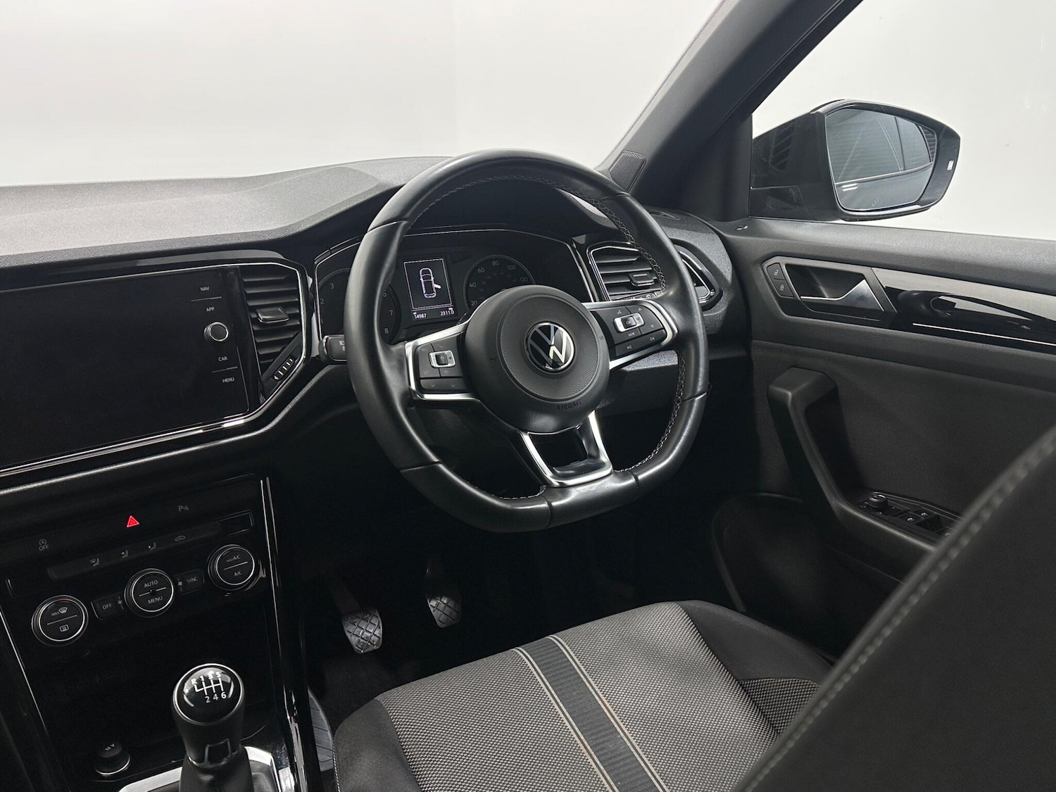 Used Volkswagen T-Roc for sale - 77291003: Photo 11