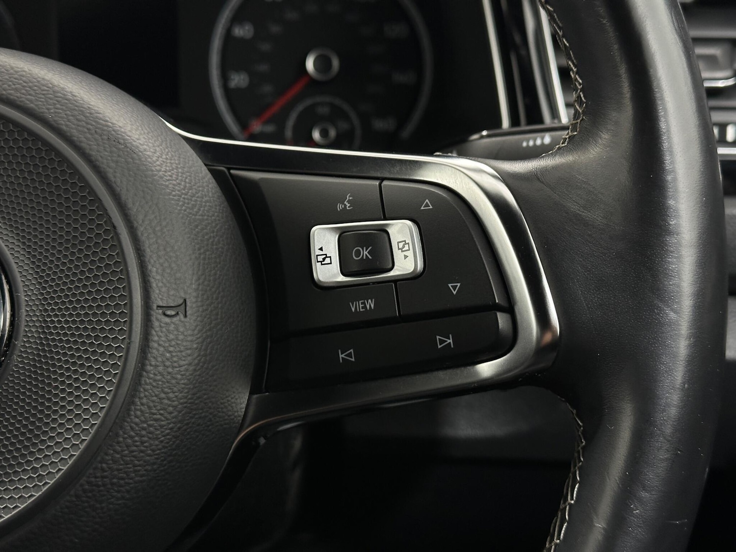 Used Volkswagen T-Roc for sale - 77291003: Photo 14