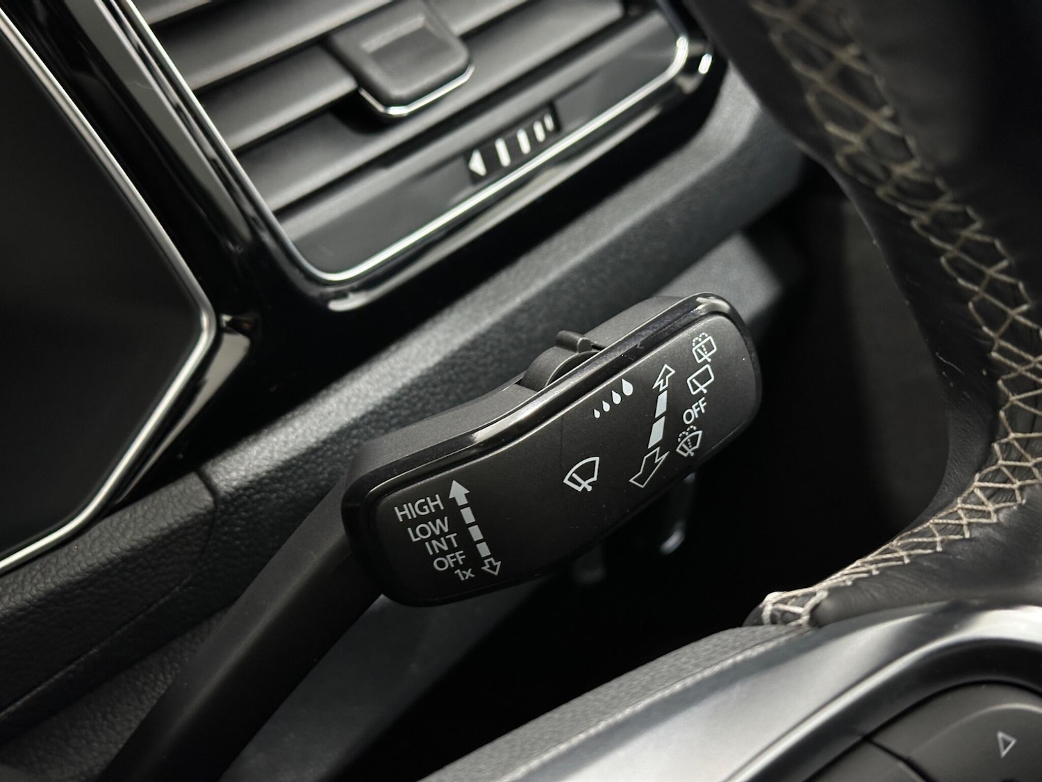 Used Volkswagen T-Roc for sale - 77291003: Photo 15