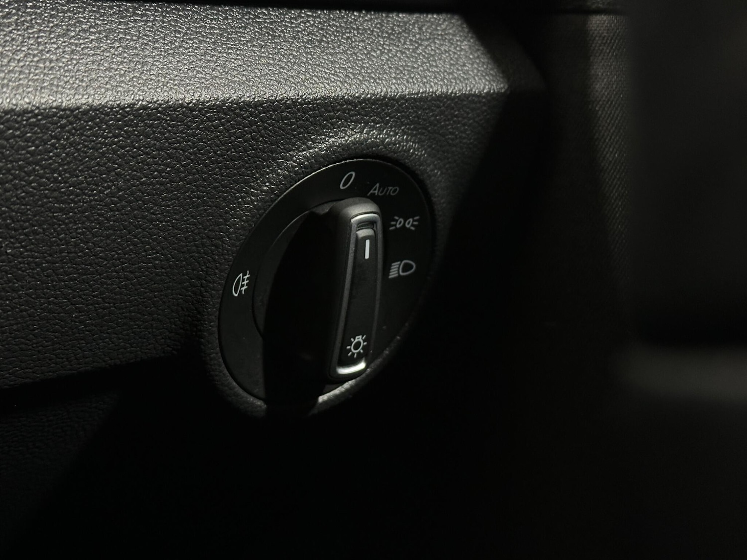 Used Volkswagen T-Roc for sale - 77291003: Photo 16