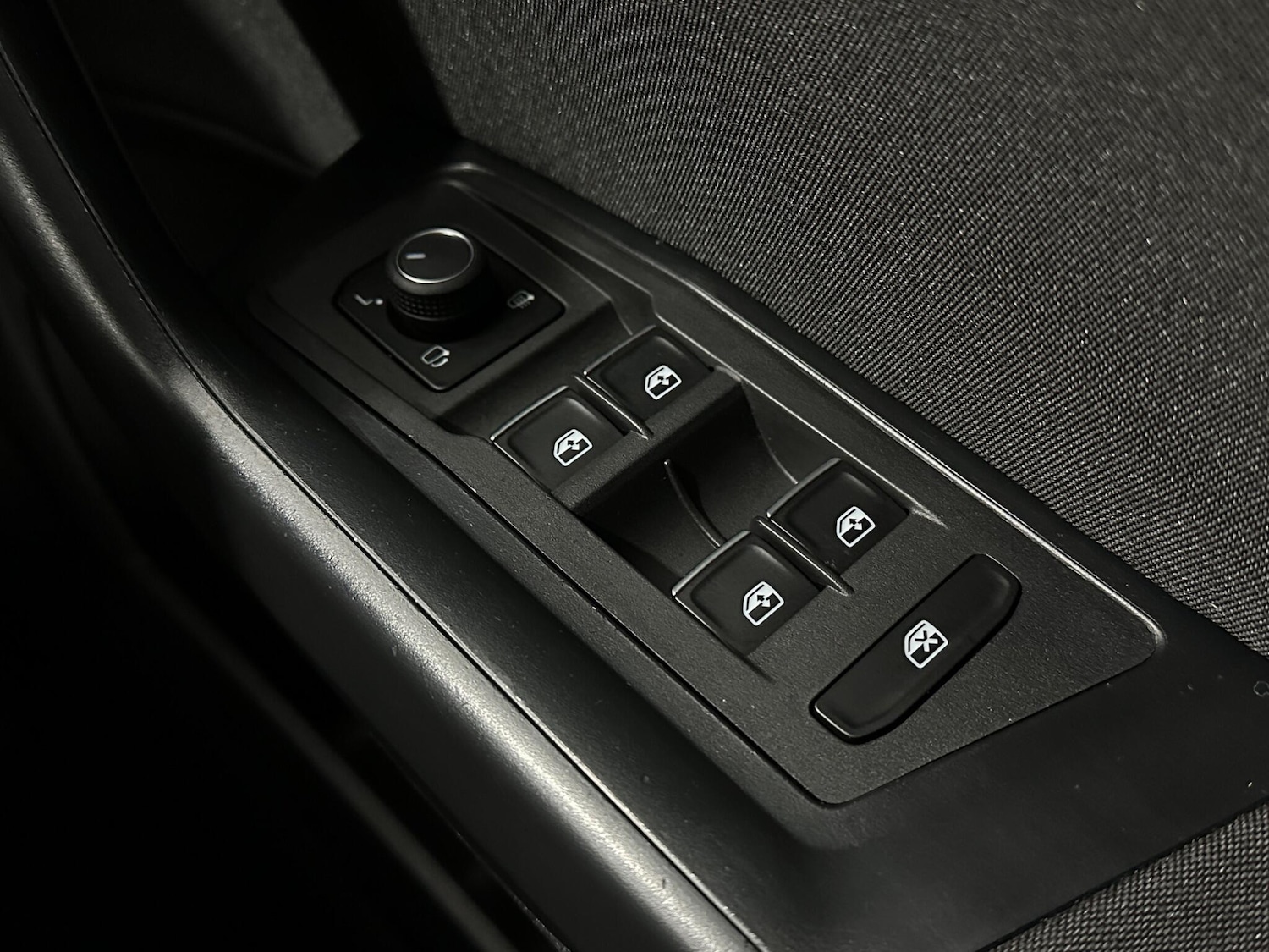 Used Volkswagen T-Roc for sale - 77291003: Photo 17