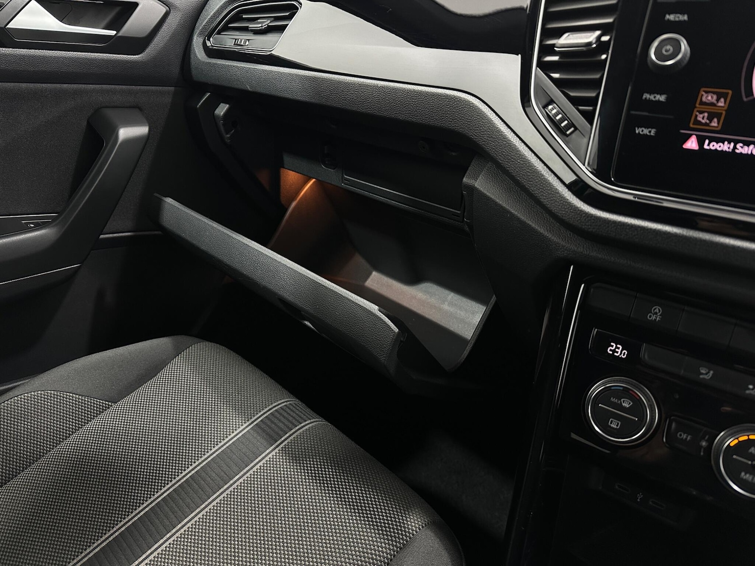 Used Volkswagen T-Roc for sale - 77291003: Photo 25