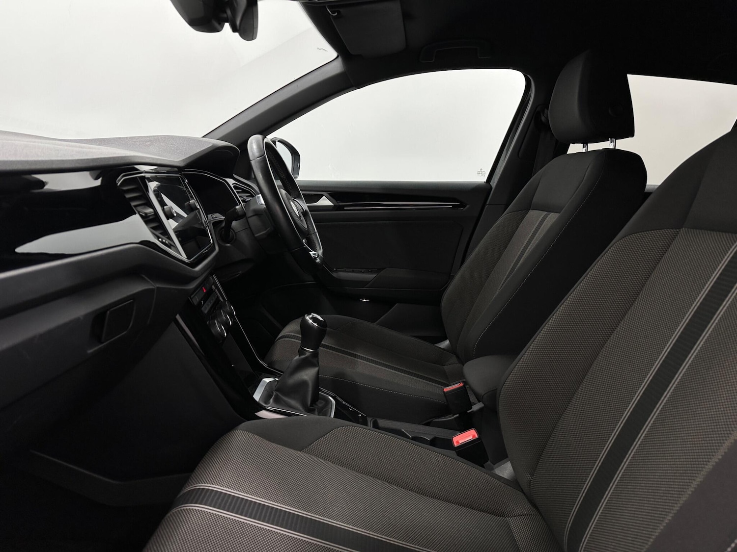 Used Volkswagen T-Roc for sale - 77291003: Photo 31