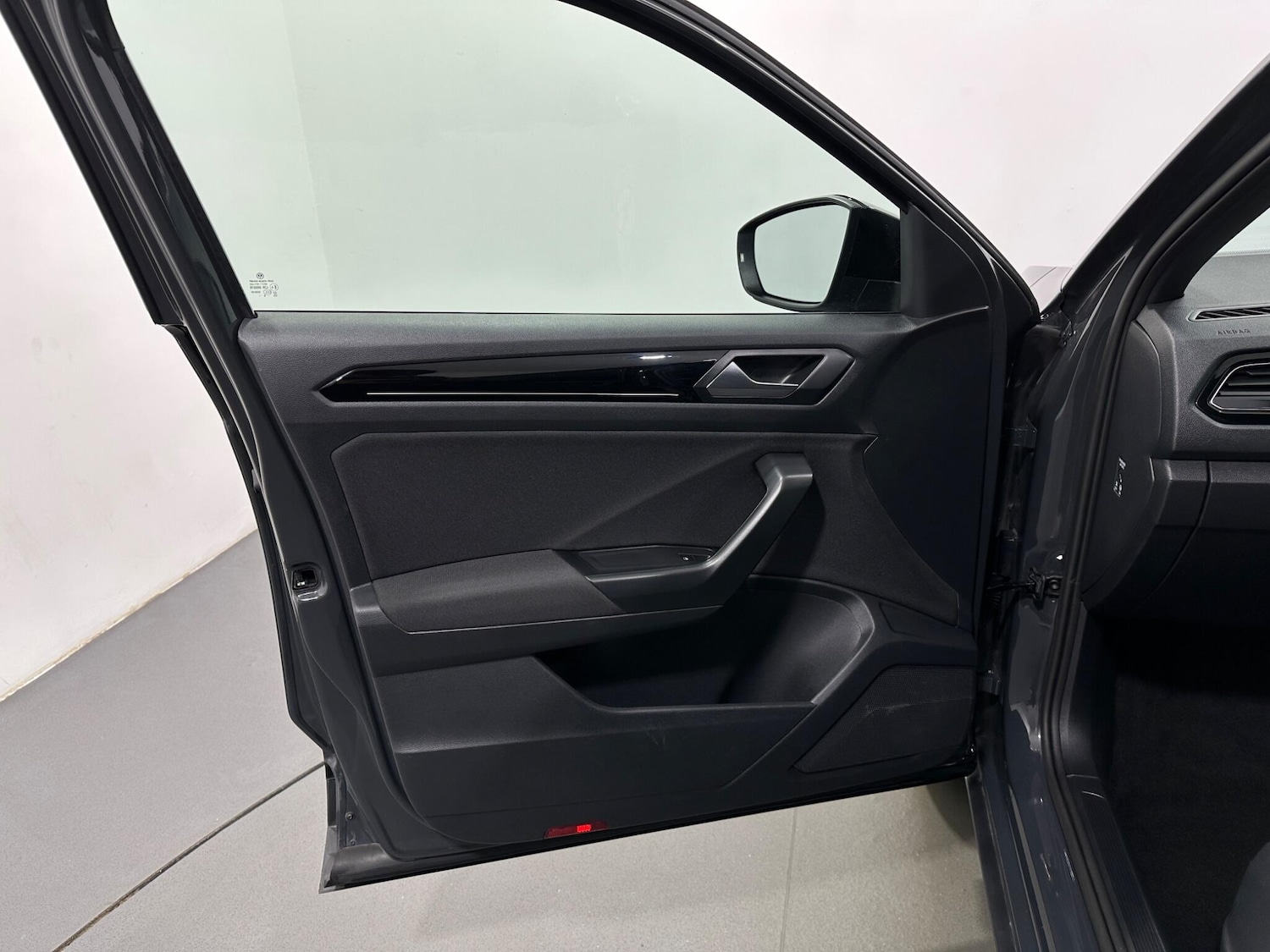 Used Volkswagen T-Roc for sale - 77291003: Photo 33