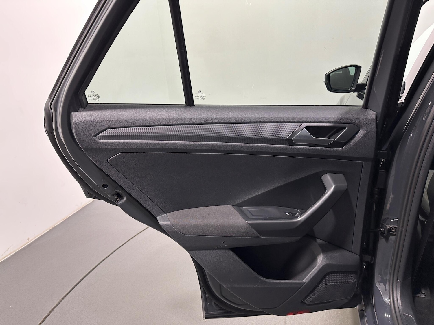 Used Volkswagen T-Roc for sale - 77291003: Photo 36