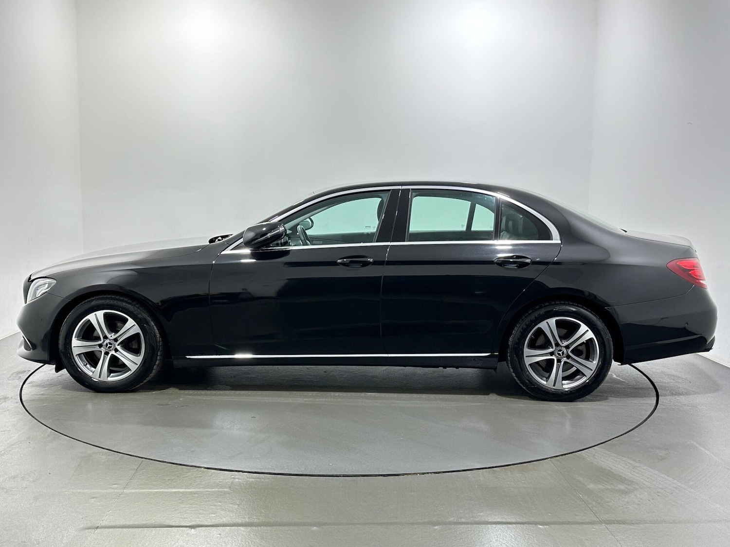 Used Mercedes-Benz E Class 2019 for sale - 77057295: Photo 5