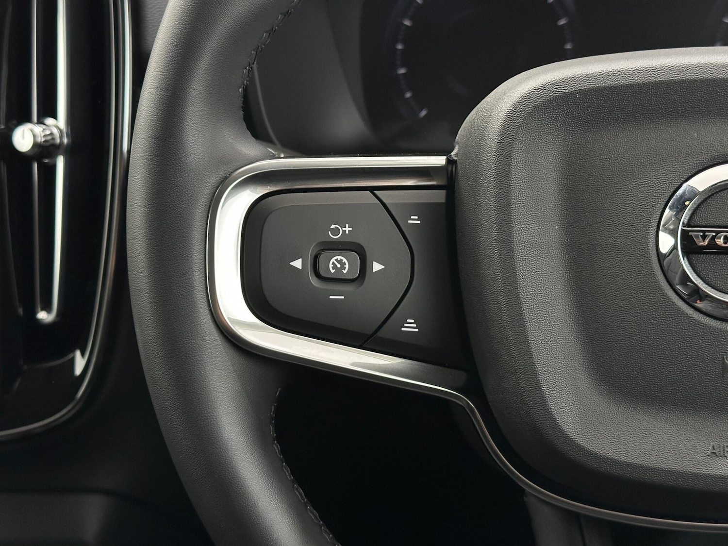 Used Volvo XC40 2021 for sale - 76878623: Photo 14