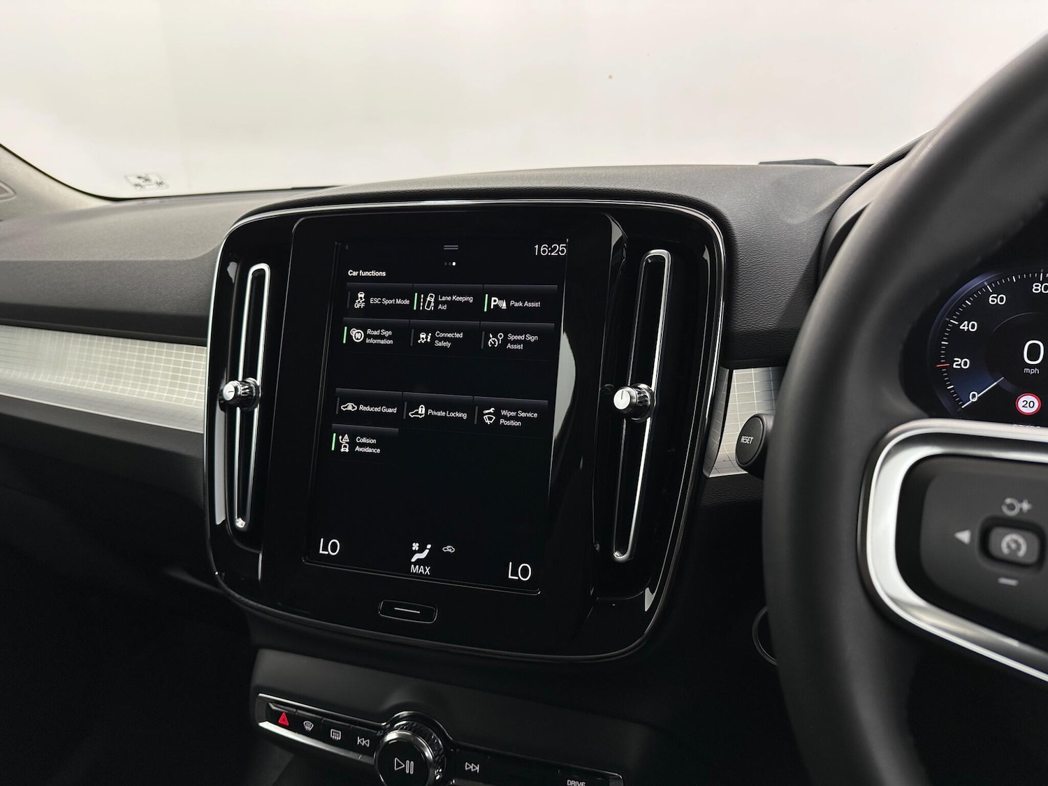 Used Volvo XC40 2021 for sale - 76878623: Photo 22